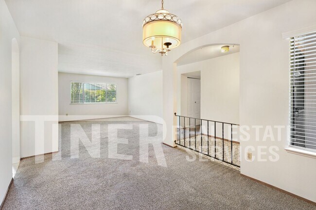Building Photo - 3000 Nikol St