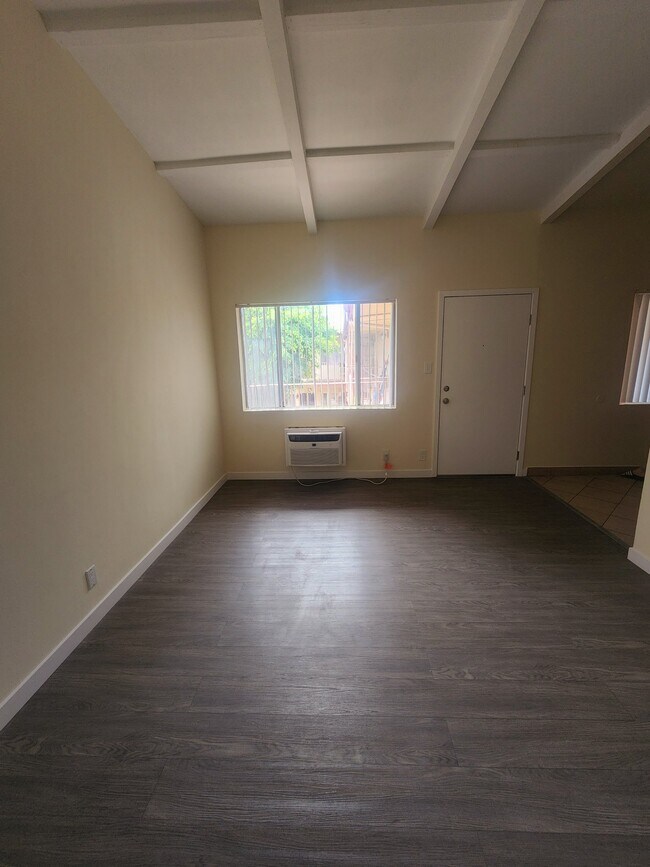 Building Photo - 12826 Vanowen St