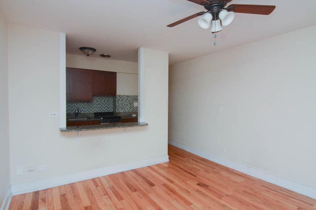 Building Photo - 675 W Wrightwood Ave