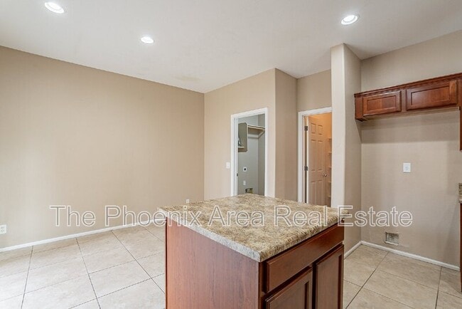 Building Photo - 44415 W Knauss Dr