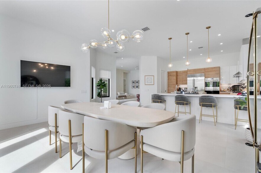 Building Photo - 3502 Ashwood Cir N