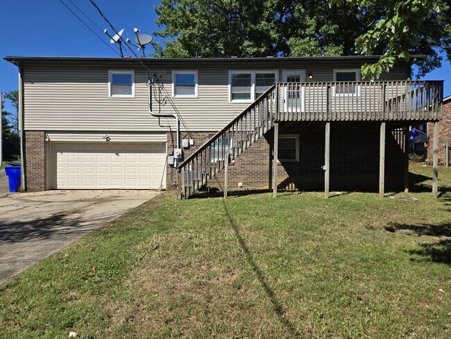 Building Photo - Spacious Split Level In Gainesway   20260501