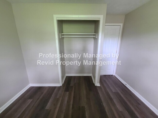 Building Photo - 196 Ivan Rd