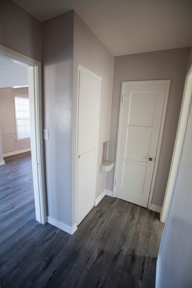 Hallway - 3538 1/2 unit - 3536 W Adams Blvd