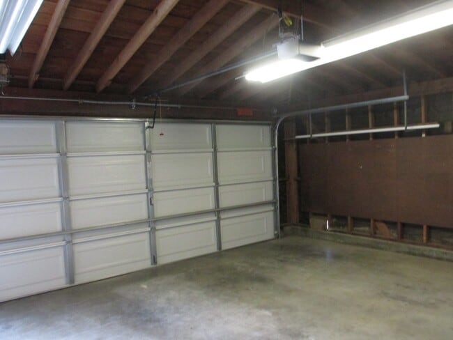 Building Photo - North East Corner Lot Home