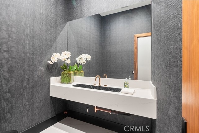 Building Photo - 5535 Shirley Ave