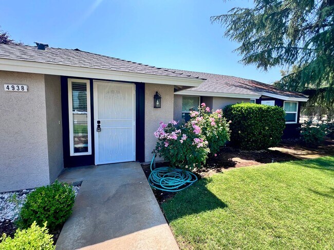 Building Photo - $2,795 Shaw & Academy 4 Bedroom / 2 Bathro...