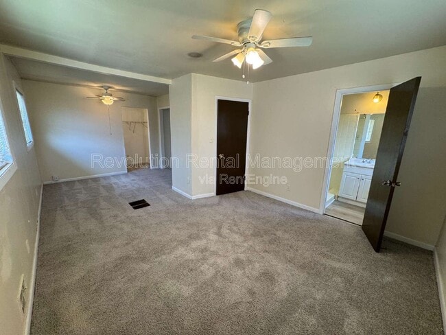 Building Photo - 4010 Emerald Lake Dr