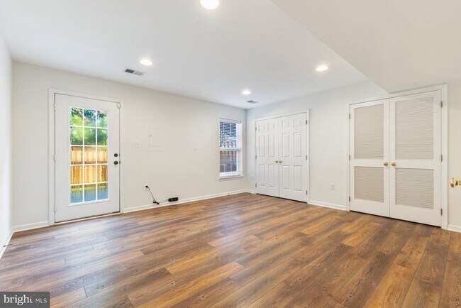 Building Photo - 9727 Faber Ln