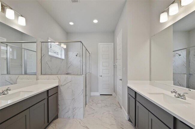 Building Photo - 104 Chinaberry Bnd