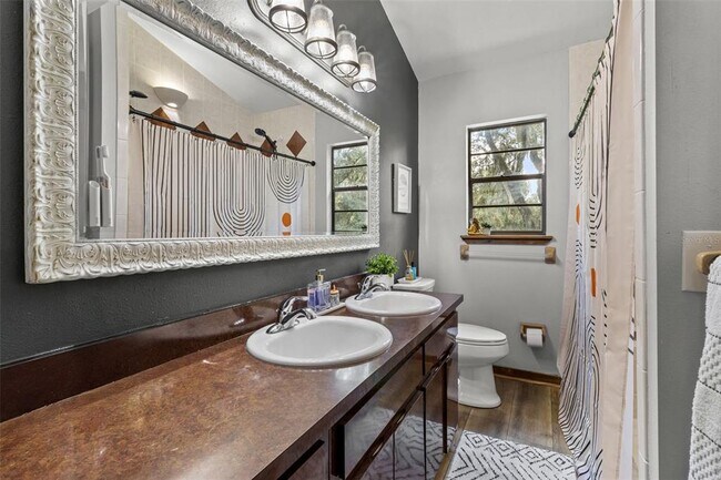 Building Photo - 4925 Hamilton Rd