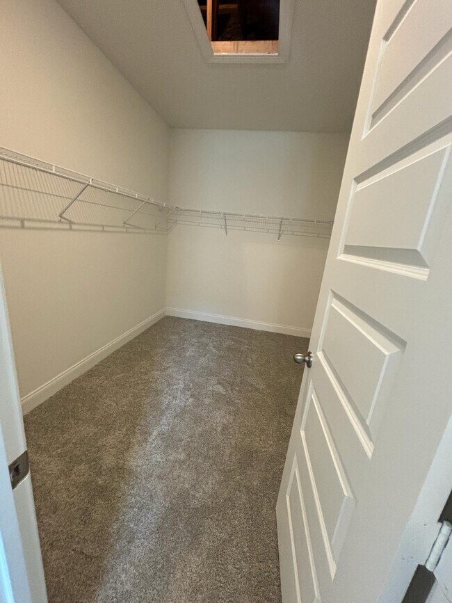 Building Photo - 8666 Dahlia Cir