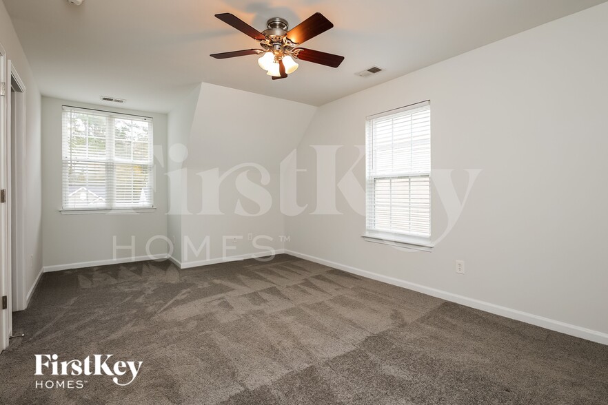 Building Photo - 3357 Middlesboro Ave