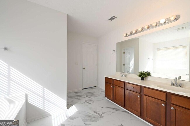 Building Photo - 3998 Oak Crossing Dr NE