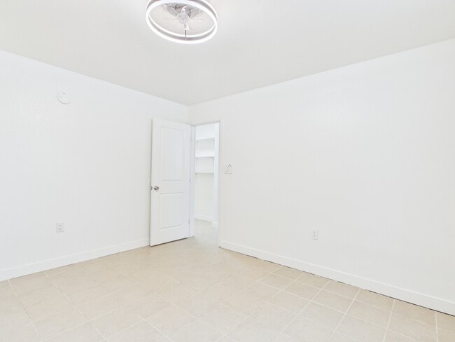 Building Photo - 829 17th Ave