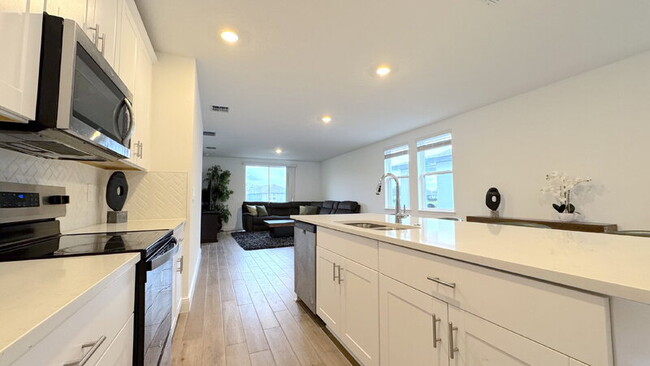 Building Photo - 213 Links Ter Blvd