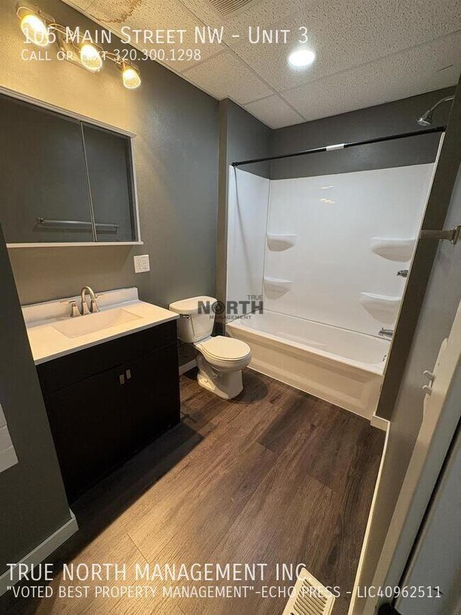 Building Photo - 105 Main St