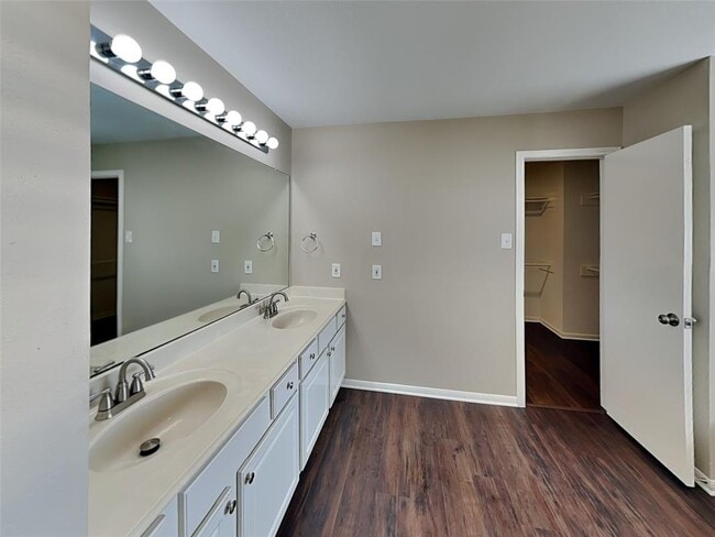 Building Photo - 16118 April Ridge Dr