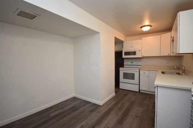 Building Photo - 4279-4279 S 1350 E