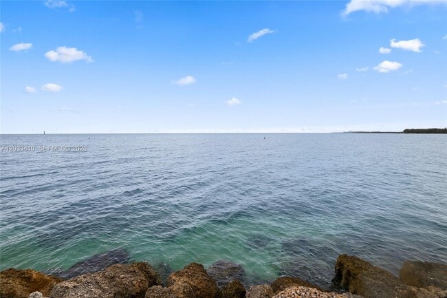 Building Photo - 19122 Fisher Island Dr