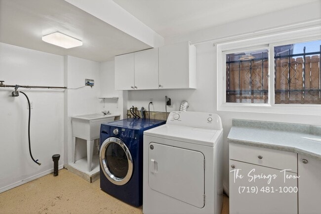 Building Photo - CHARMING 5BD/3BA NEAR FT CARSON - Deposit Waiver Available