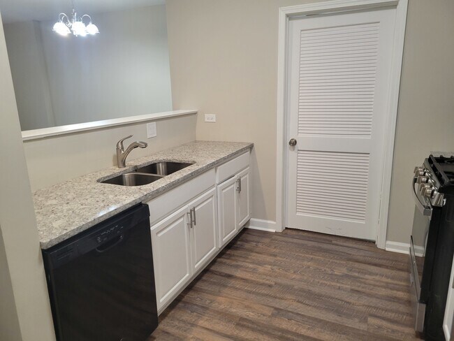 Building Photo - 817 S Kedzie Ave