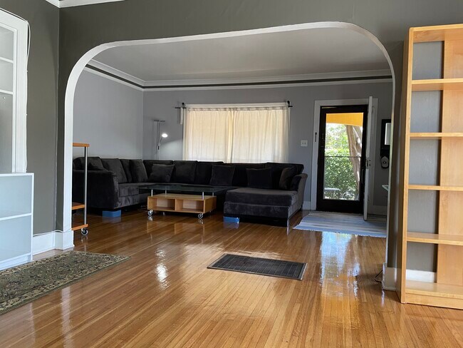 Living Room - 849 N Sycamore Ave