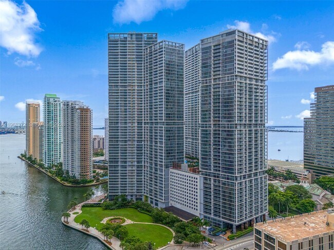 Building Photo - 495 Brickell Ave