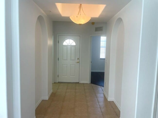 Building Photo - Elegant 3 Bedroom End-Unit Condo with Screened Lanai & Pond Views and A Private Garage