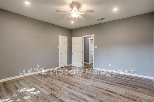 Building Photo - 1117 E Cantey St