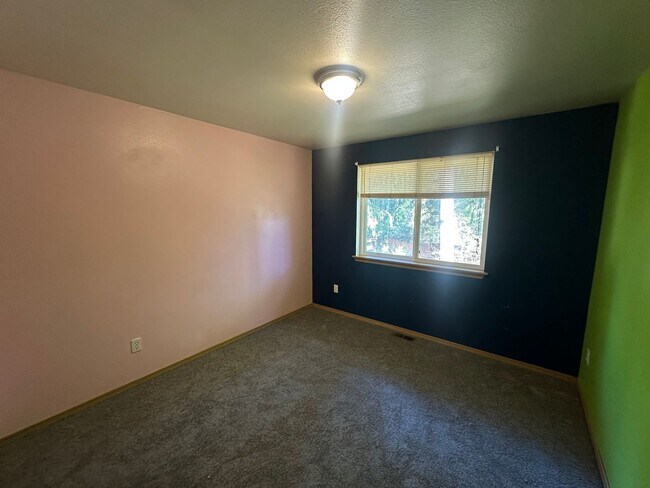 Building Photo - Beautiful 3-Bedroom Home in Gated Clearwood Community!