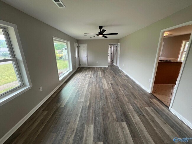 Building Photo - 2211 Penhall Dr NE