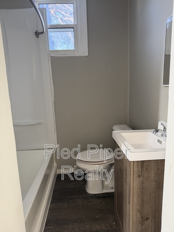 Building Photo - 514 E Garden St