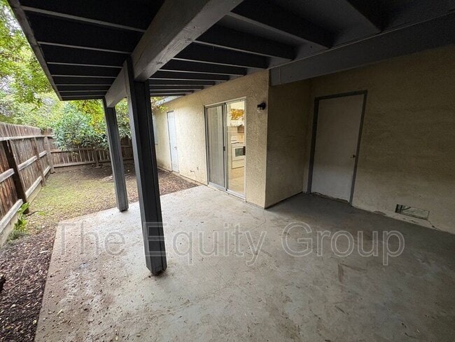 Building Photo - 2038 S Cain St