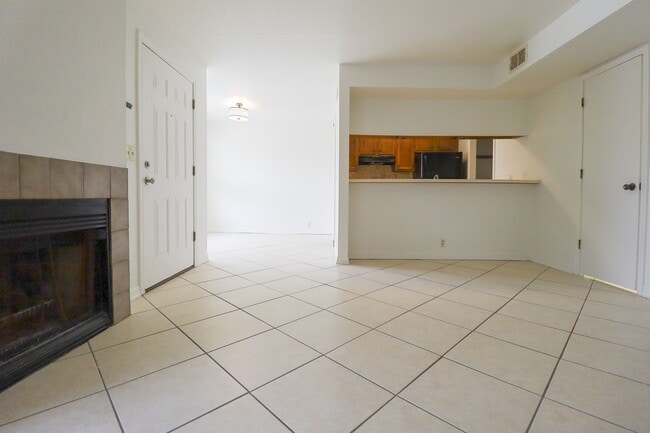 Building Photo - 2 Bed | 1 Bath | South Tulsa