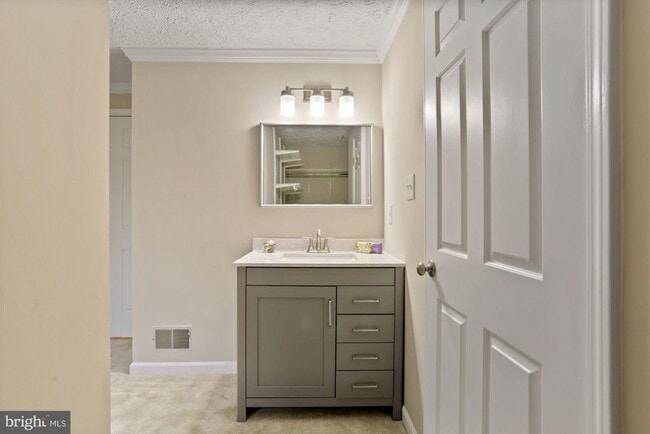 Building Photo - 2051 Gervais Dr