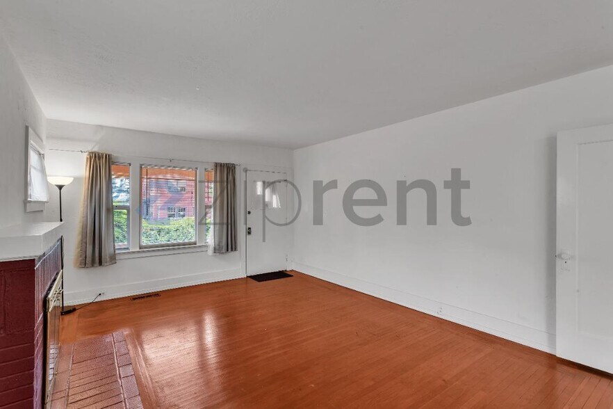 Building Photo - Unit