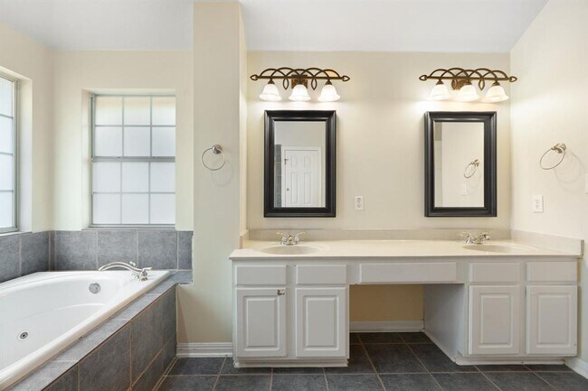 Building Photo - 15224 Calaveras Dr