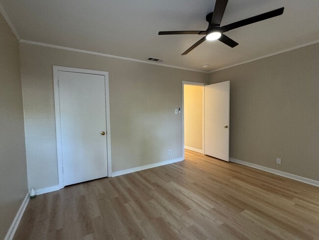 Building Photo - 1220 W Benjamin Holt Dr