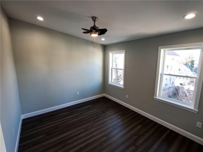 Building Photo - 33 Grand St