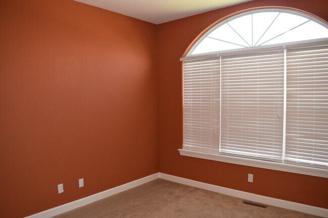 Building Photo - Gorgeous Home Located in Osage Hills Subdivision