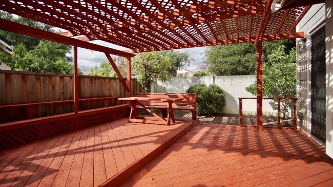 Building Photo - 1323 Chessington Dr