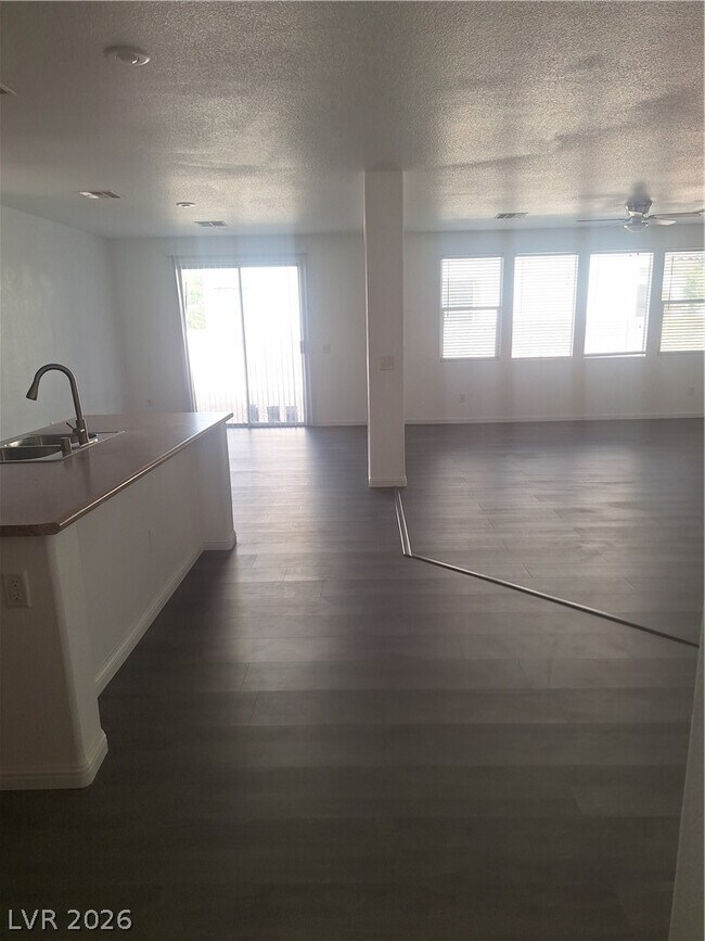 Building Photo - 304 Raptors View Ave