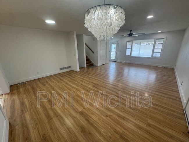 Building Photo - 1014 S Rosalie Ave