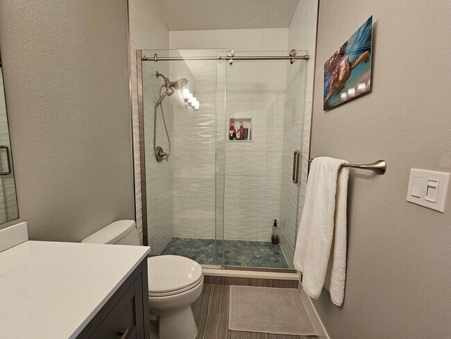 Building Photo - Beautiful, updated home in well-established Puyallup neighborhood!