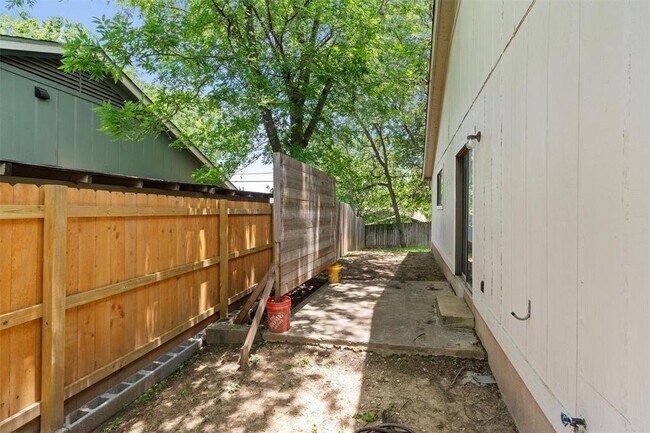 Building Photo - 11411 Walnut Ridge Dr
