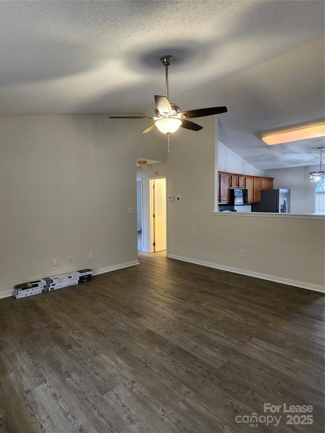 Building Photo - 5127 Daffodil Ln