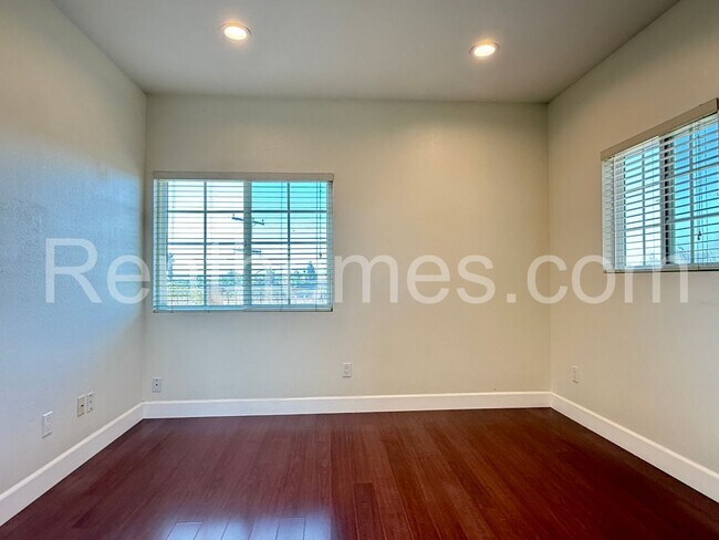 Building Photo - 7056 Fulton St