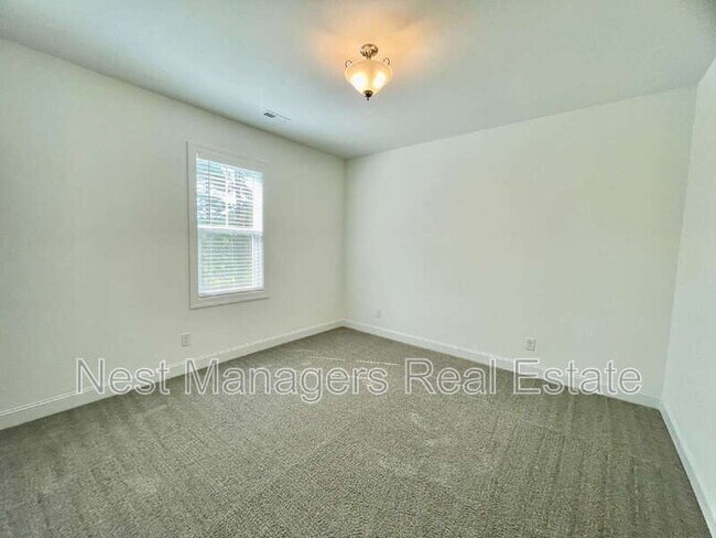 Building Photo - 36 Micahs Way N