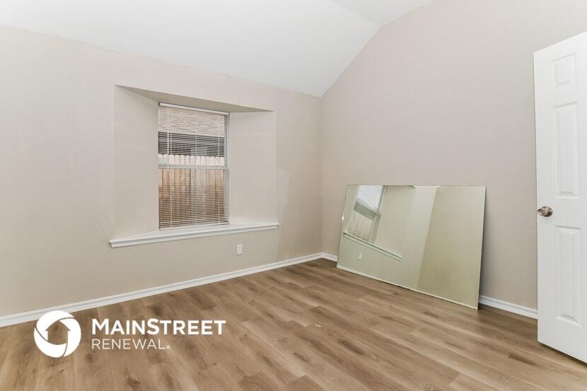 Building Photo - 11613 Wallace Ave